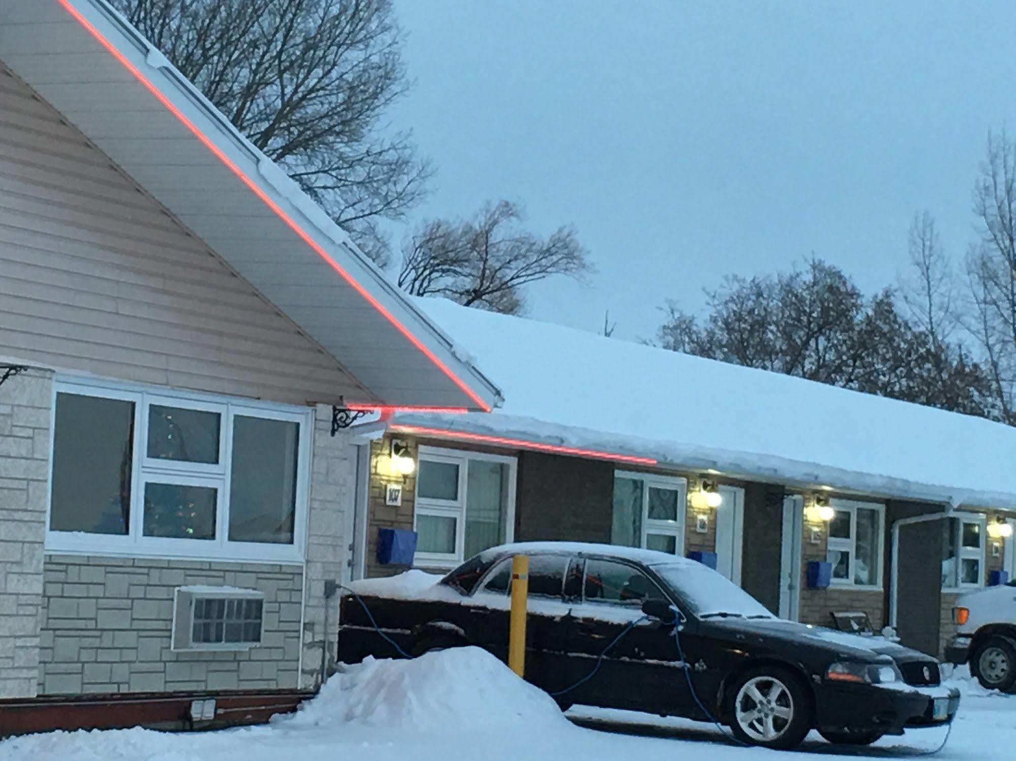 Westway Inn Motel Neepawa Exterior foto